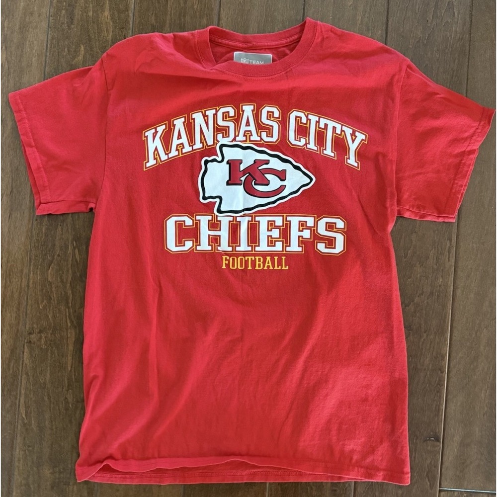 Kansas City Chiefs NFL Team Apparel Men's Red T-shirt Size Medium